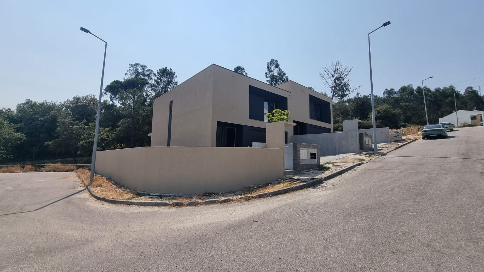 Vivendas T3, gaveto em banda situada em Lanhoso- Póvoa de Lanhoso