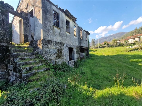 Detached house to restore Studio