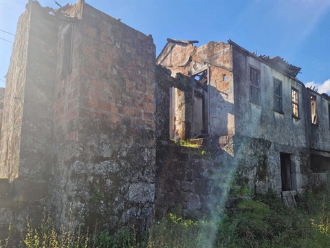 Detached house to restore Studio