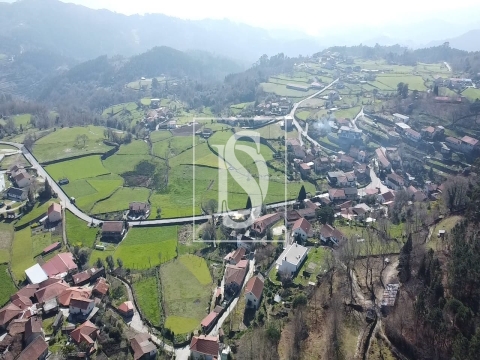 Moradia T2 habitável+ Moradia T2 para restauro+ Terreno com 700m2